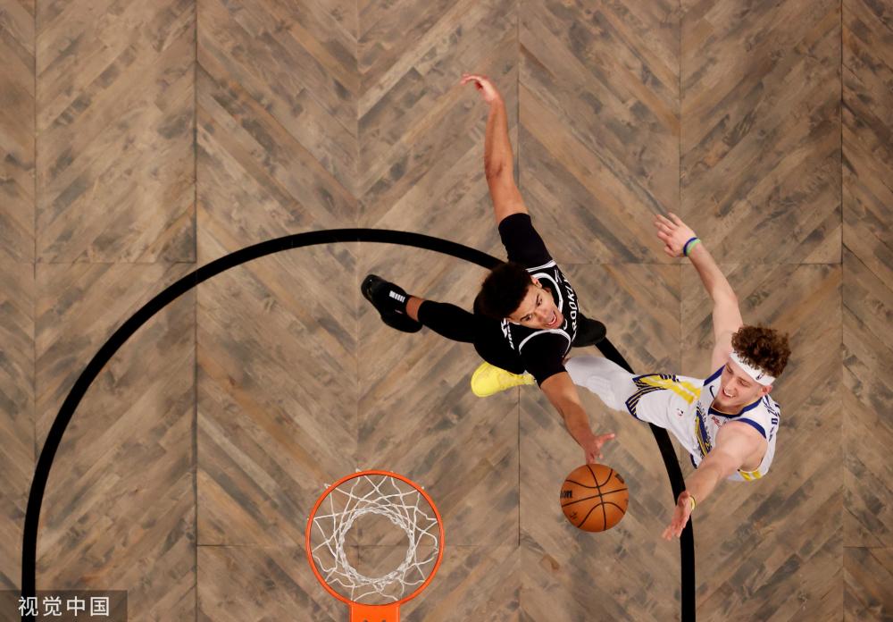 受到足球这 受到足球这