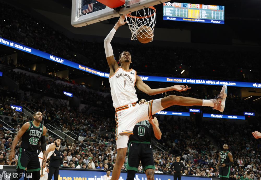 决赛中击败 决赛中击败